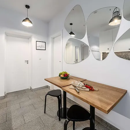 Renovated Family House Near Brittany Shore アパート ワルシャワ